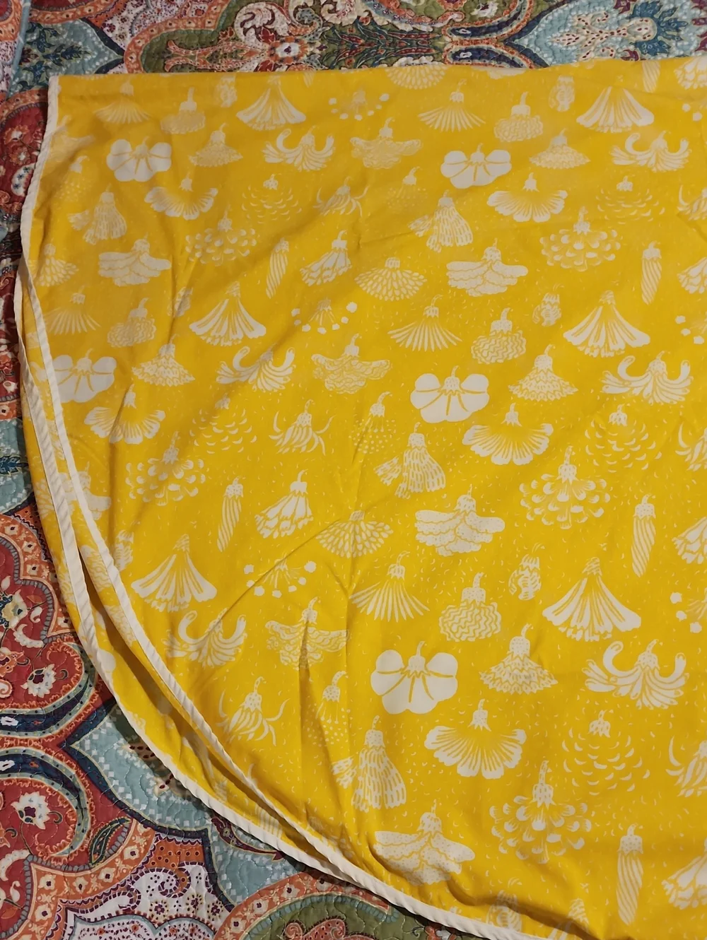 MCM Vintage Oval Yellow Dandelion-Like Floral Tablecloth 60x80